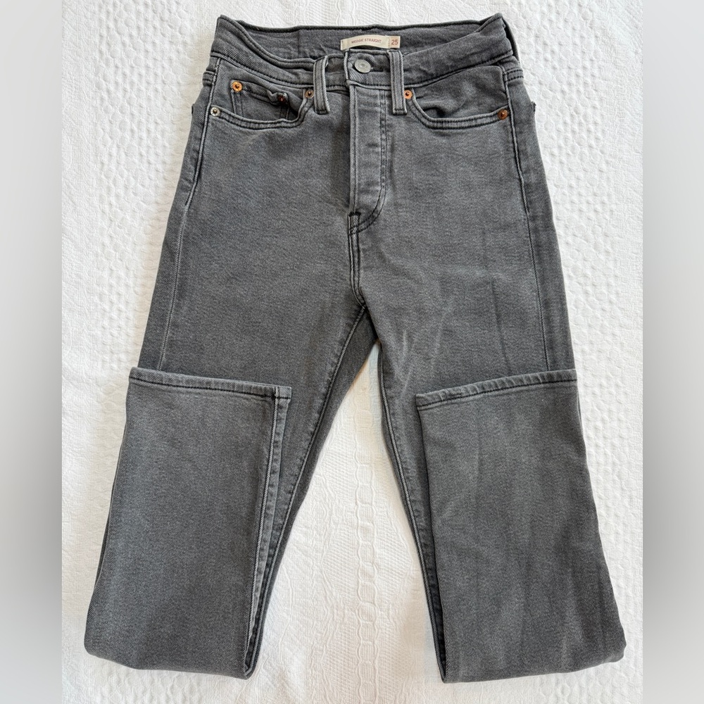 Levi's Premium Women's Jeans Button-fly Wedgie Straight Size 25 Faded Black